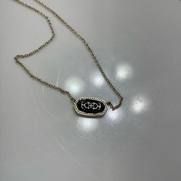 Kendra Scott Elisa Pendant Necklace! - Picture 4 of 4